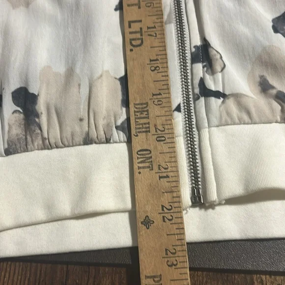 Abstract Floral jacket - Picture 7 of 9